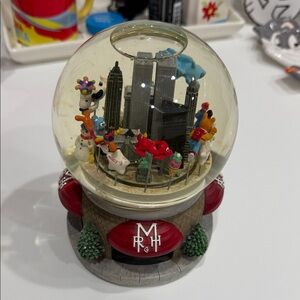 Vintage Macy's New York City Snow Globe with Red /Multi Colors Accents